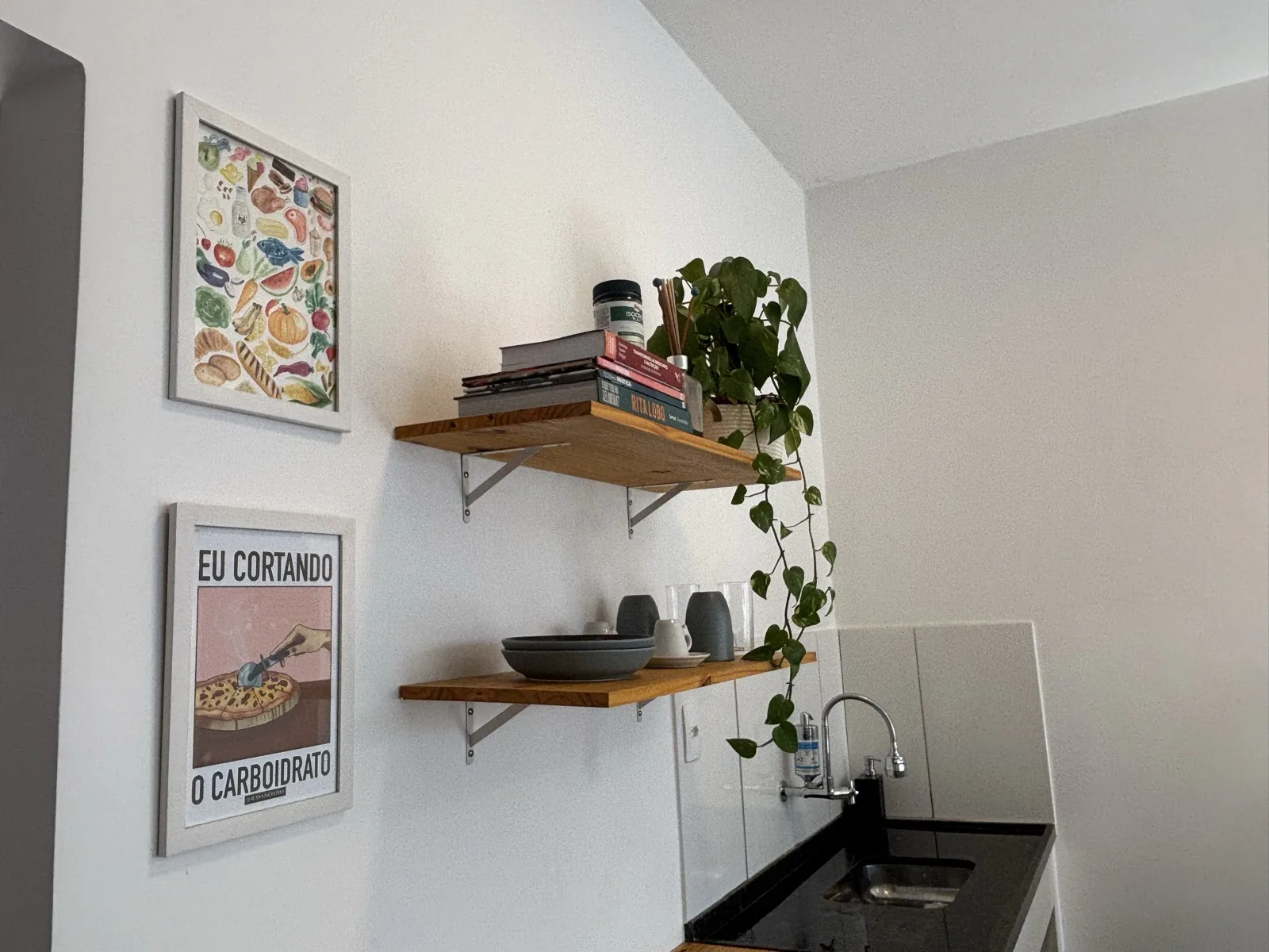 Detalhe da cozinha do consultório