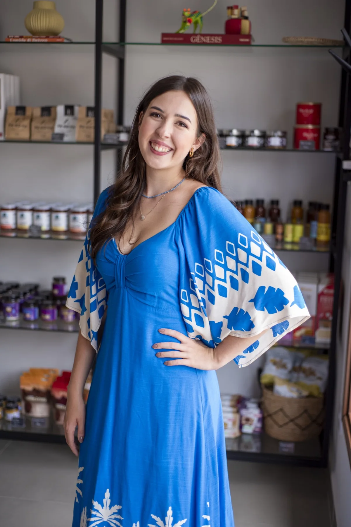 Tatiana Lucasin sorrindo de frente para a câmera
